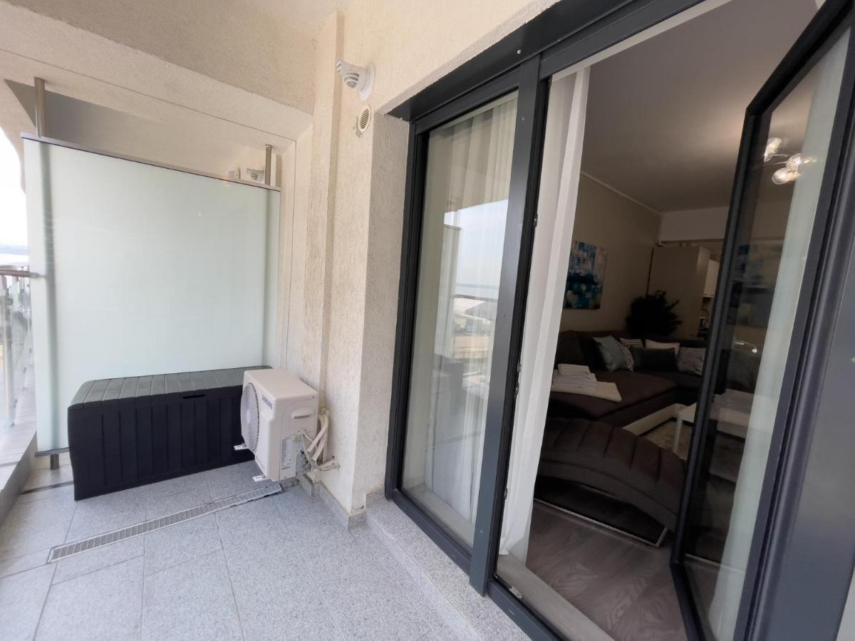 Amos - Casa Del Mar Mamaia